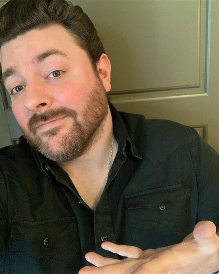 Chris Young on Instagram &ldquo;Pre show ritual haha porterthedog&rdquo; Chris