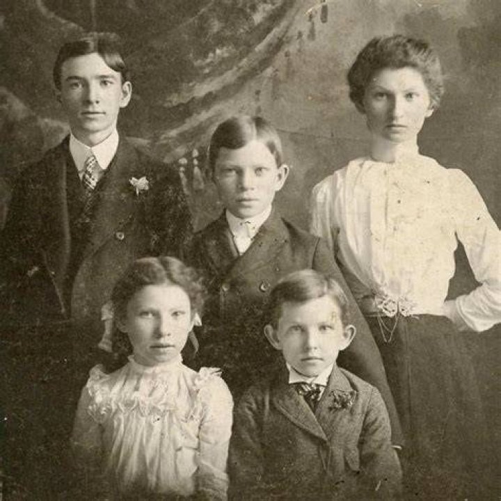 How Old? Wiki And Family |