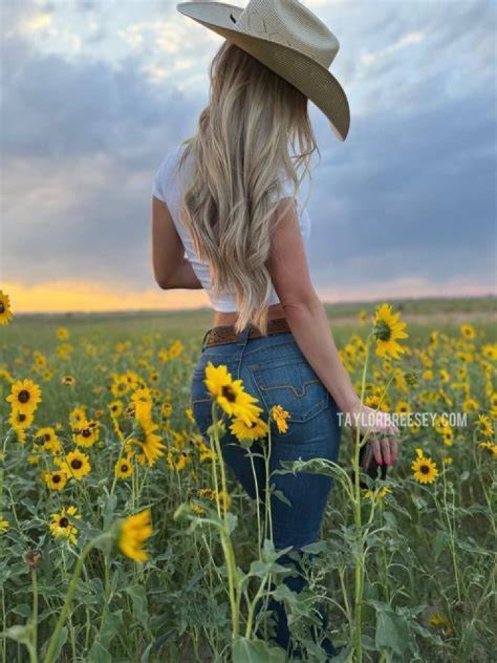It’s pretty simple Taylor Breesey Trace Adkins · Honky Tonk Badonkadonk