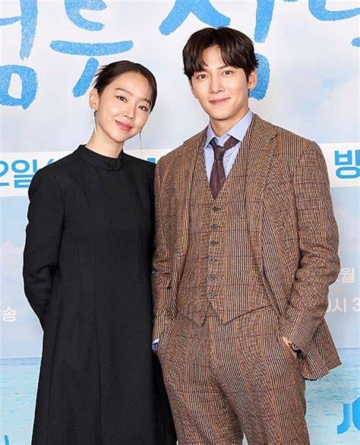 Ji Chang Wook y Shin Hye Sun en conversaciones para protagonizar nuevo