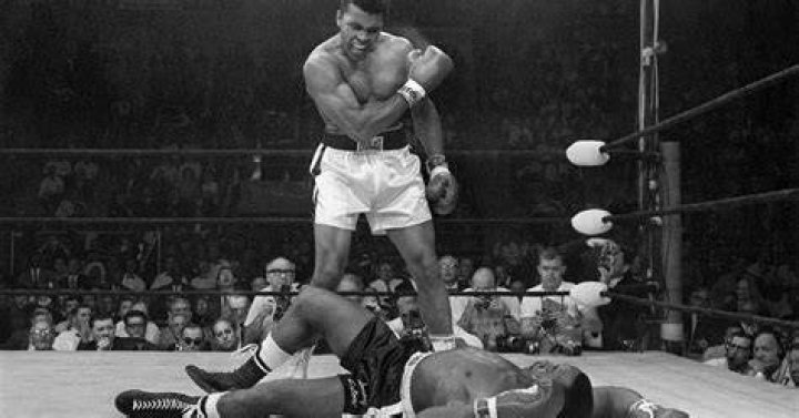 Muhammad Ali's grandson Nico Ali Walsh wins boxing debut