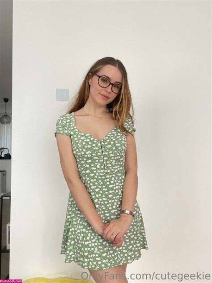 Pearl ♡ Aka Cutegeekie OnlyFans Leaked 12 GB MEGA LINK BONUS ONLYFANS