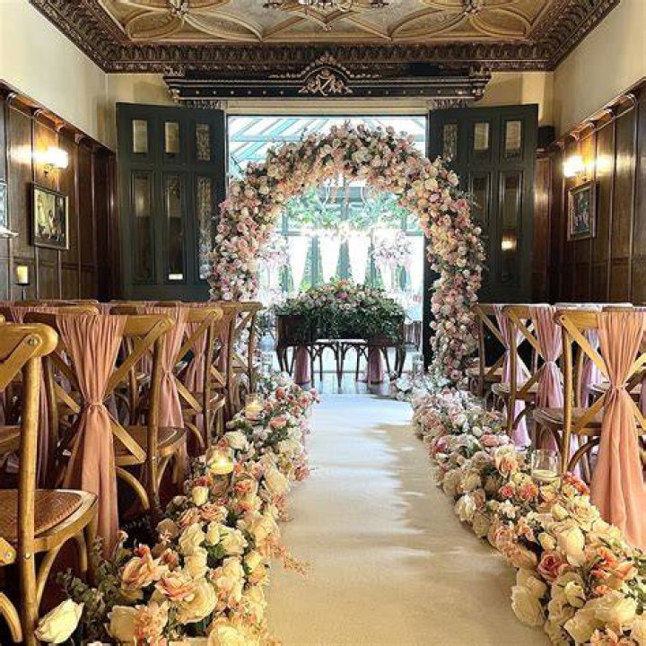 The Hotel Inspector transforms Burnleys Rosehill House into a stunning wedding venue! Fri 7