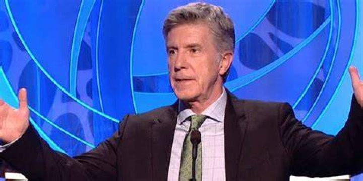Tom Bergeron pays tribute to late father on 'Dancing With the Stars