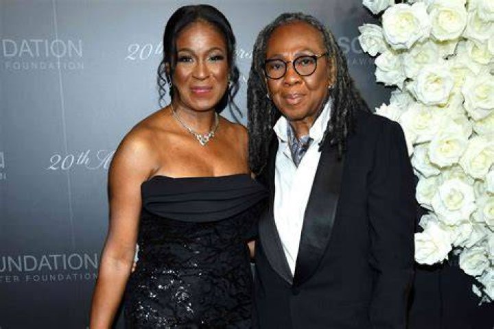 Unveiling The Power And Impact Of Gloria Carter's Facebook Presence