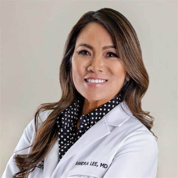 Where is Dr. Pimple Popper located? Sandra Lee's clinic location explored